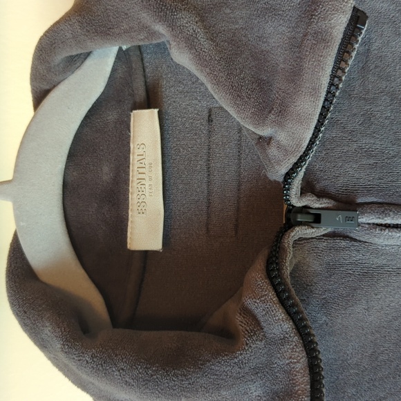 Fear of God Essentials grey velour short sleeve - Picture 2 of 4